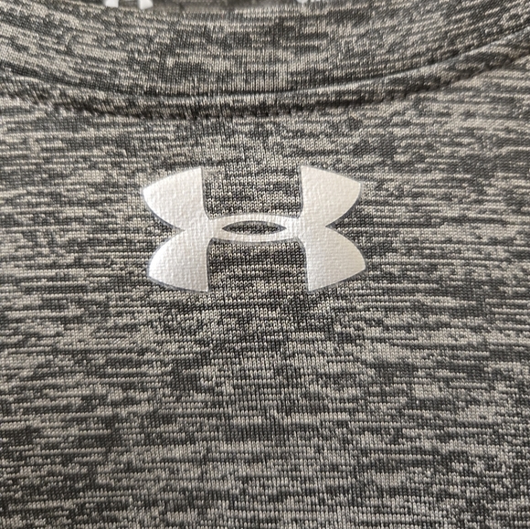 NWOT Under Armour Heathered Black/Grey Tee sz S - Picture 2 of 6